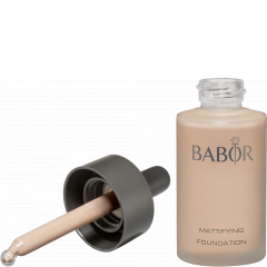 “Liquid powder” for a vibrant matte complexion. Mattifying Foundation 01 ivory